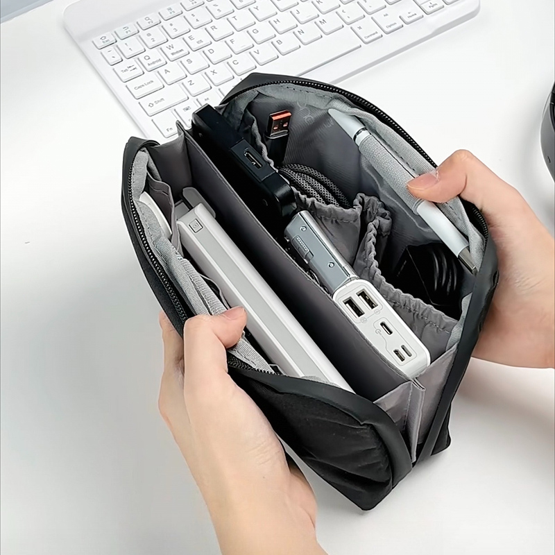 Tech Accessories Travel Organizer Pouch - Органайзер для кабелей в форме ракушки,